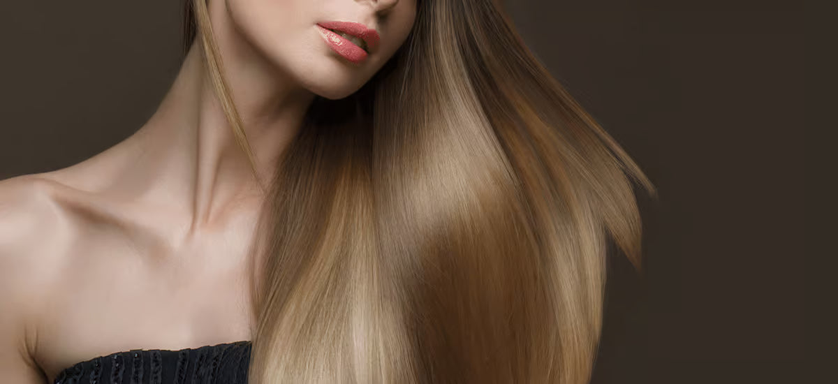 chica con pelo largo y brillante|